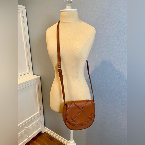 Draper James - Mia Saddle Bag Crossbody - Picture 2 of 7